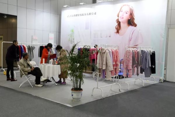 產(chǎn)業(yè)新機(jī)遇，時(shí)尚新未來——2019武漢國際紡織面料及輔料展覽會盛大開幕